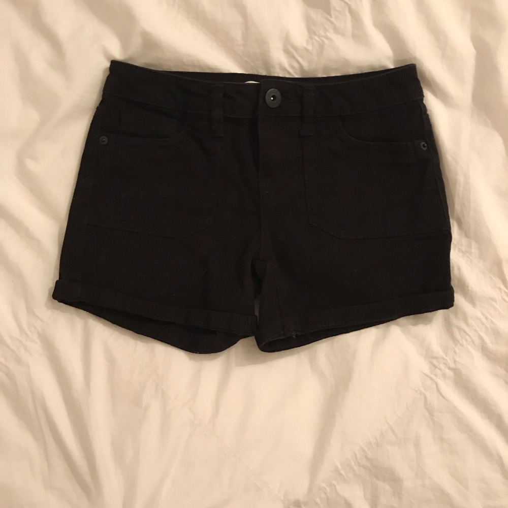 Back Jean shorts *VERY TRENDY*